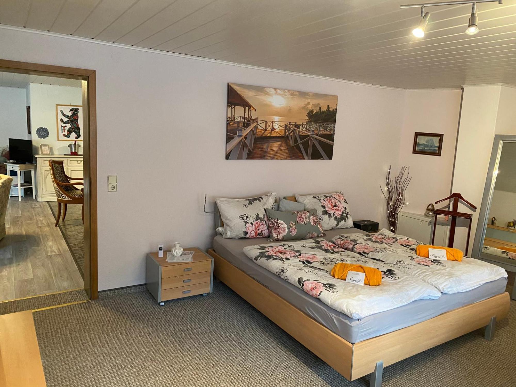 Grosse Helle Wohnung Am Wald In Bad Saarow Nahe Gruenheide Und Berlin Souterrain ภายนอก รูปภาพ